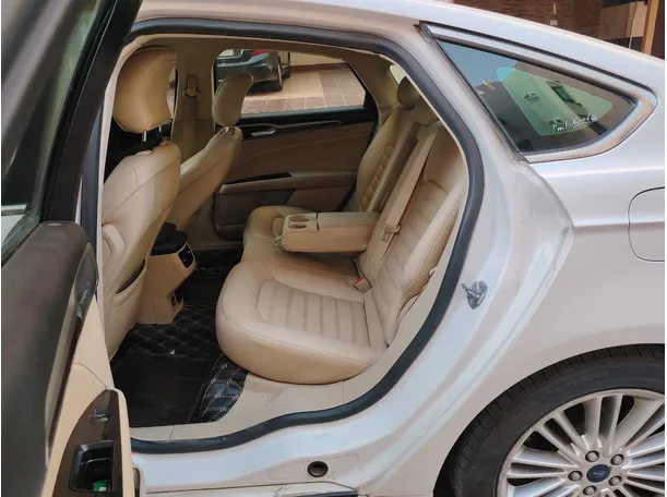 Car image 16