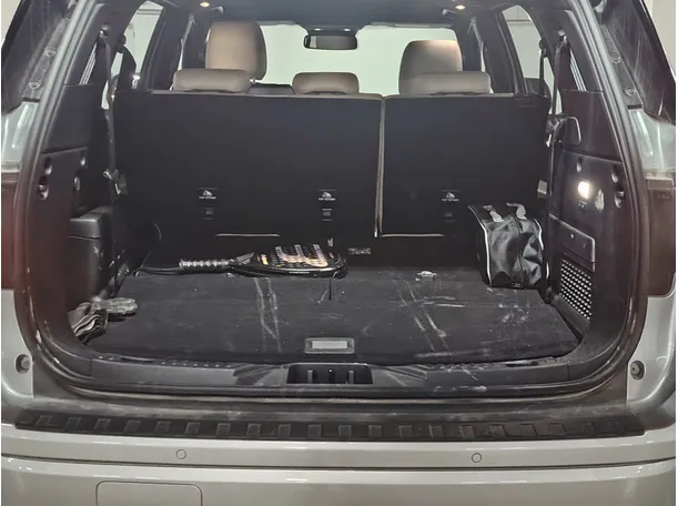 Car image 26