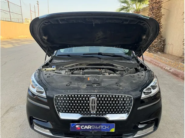 Car image 25