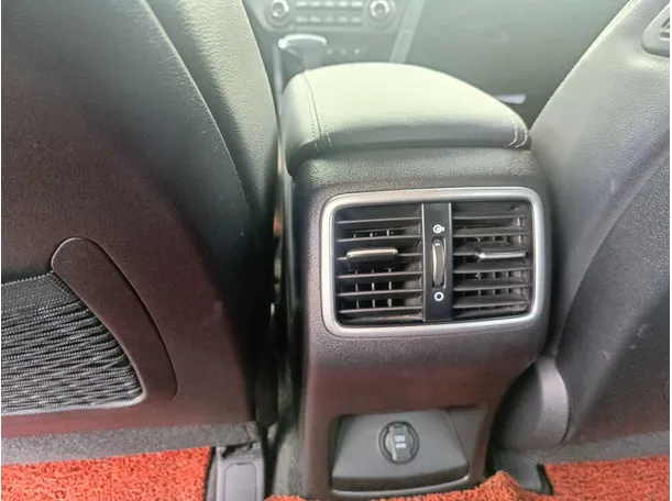 Car image 27