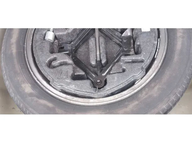 Car image 33