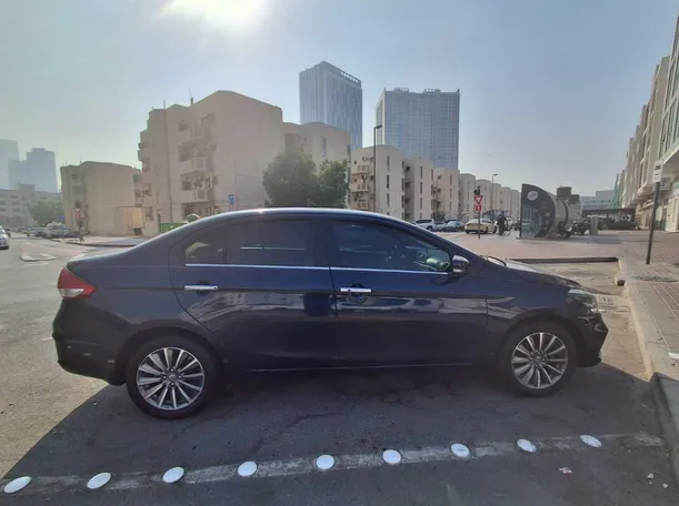 Car image 8