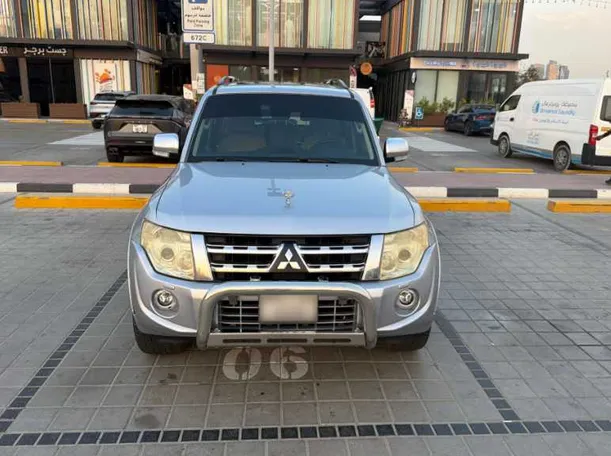 2013 Mitsubishi Pajero in Dubai