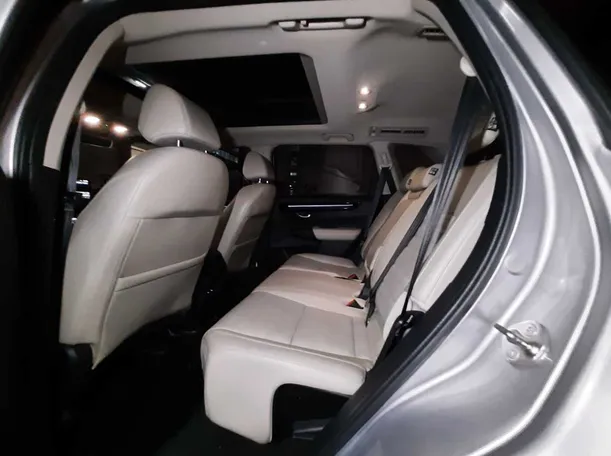 Car image 13