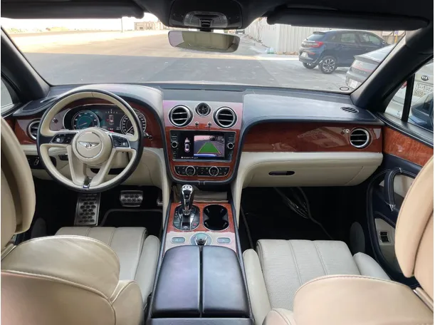 Car image 19