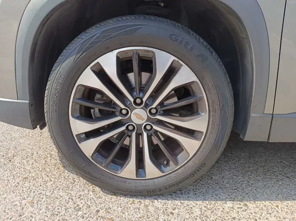 Car image 9