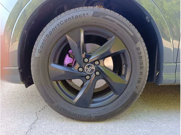 Car image 10
