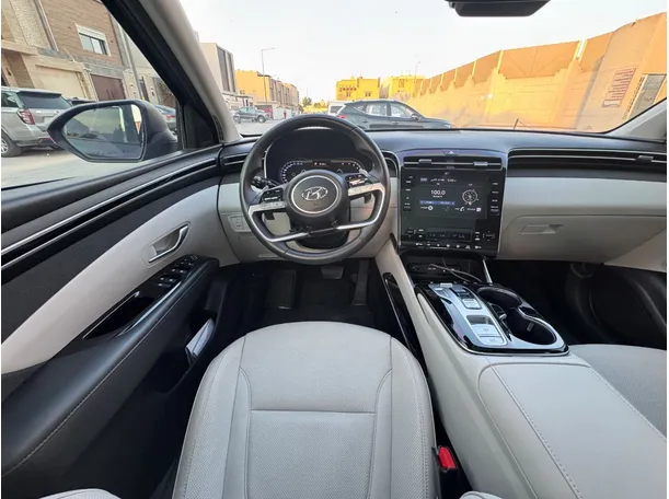 Car image 16