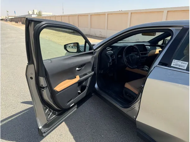 Car image 10