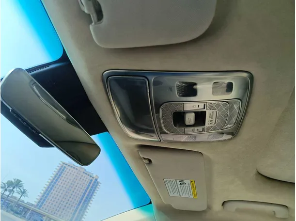 Car image 30