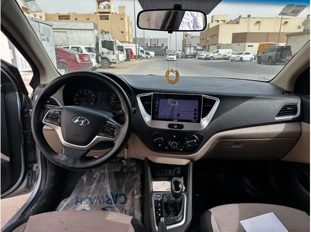 Car image 17