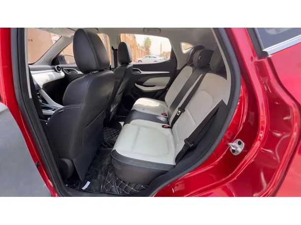 Car image 12