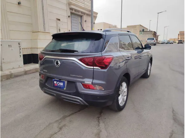Car image 5