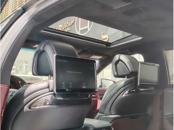 Car image 17