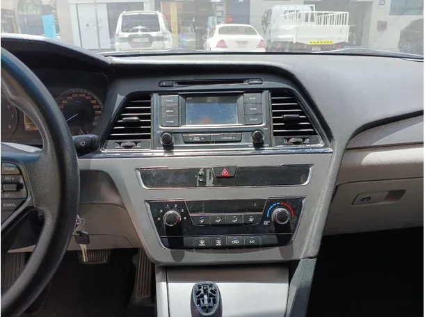 Car image 16