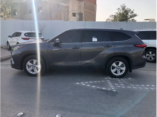 Car image 8