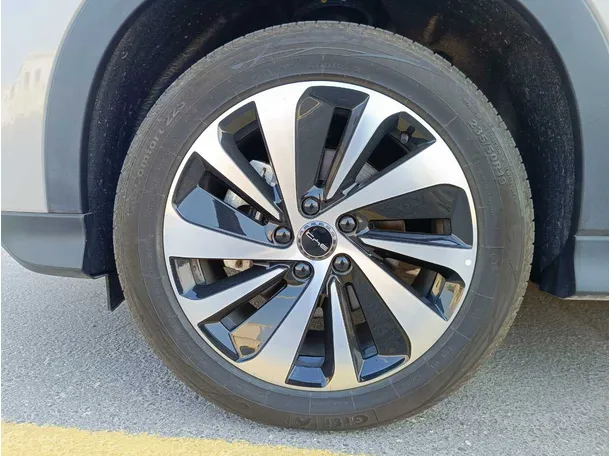 Car image 10