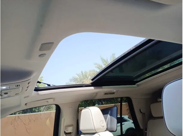 Car image 28