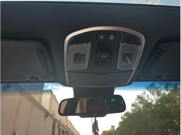 Car image 25