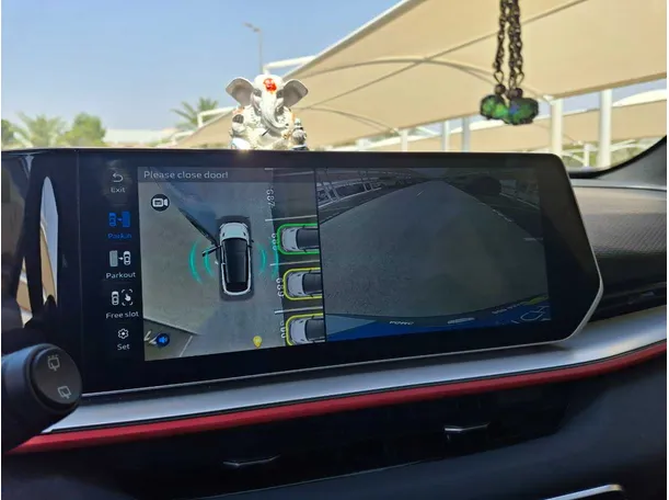 Car image 17
