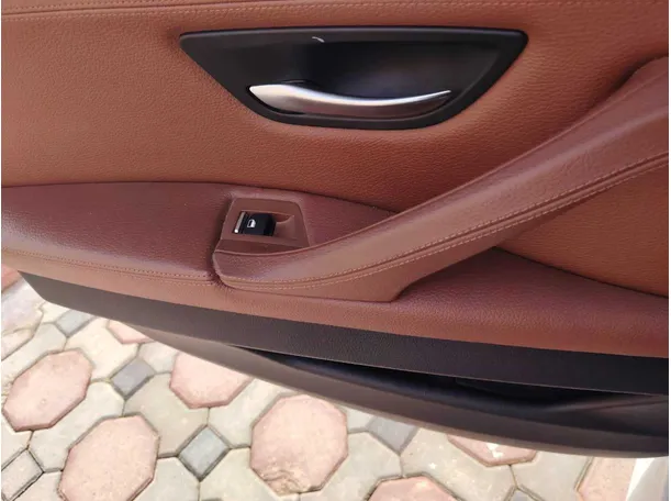 Car image 27