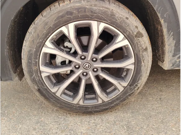 Car image 11