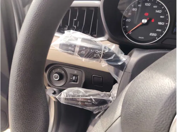 Car image 32
