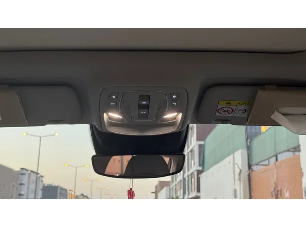 Car image 25
