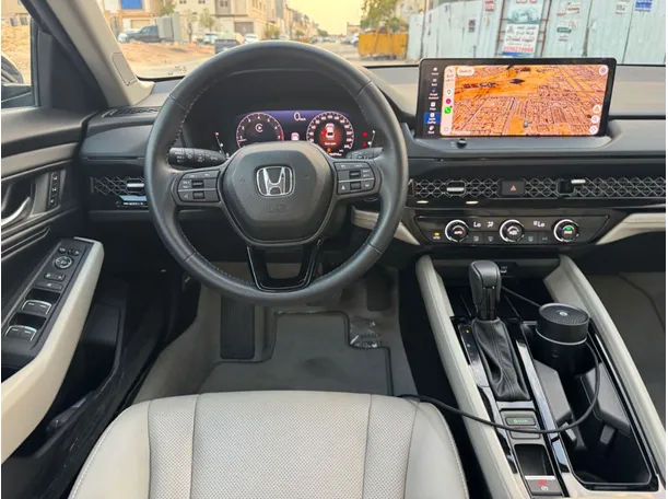 Car image 18