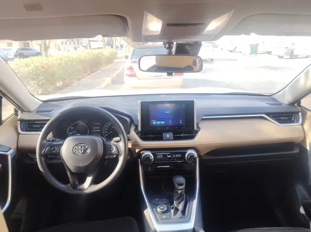 Car image 14