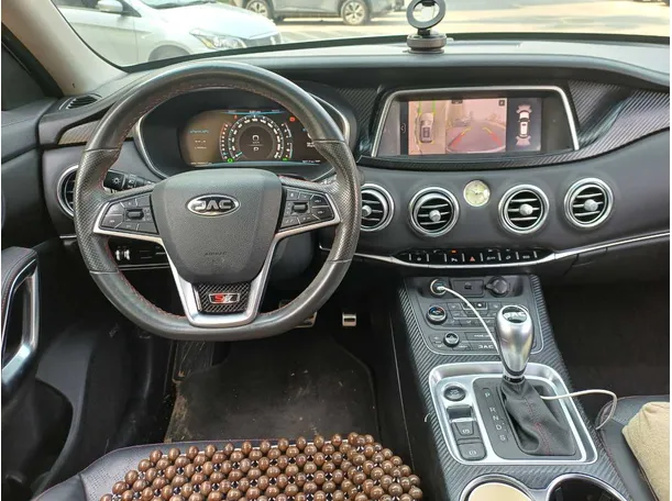 Car image 17