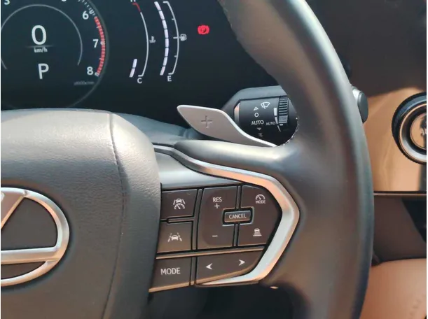 Car image 26