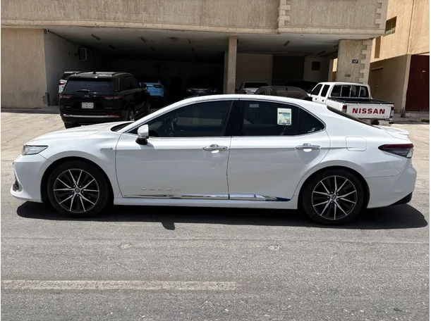 Car image 8