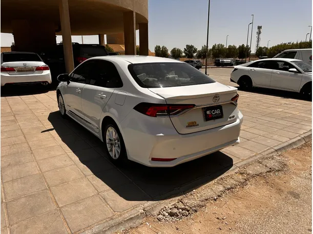 Car image 7