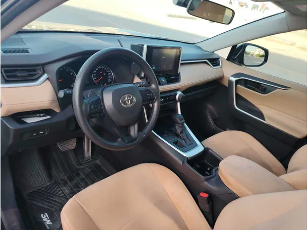 Car image 12