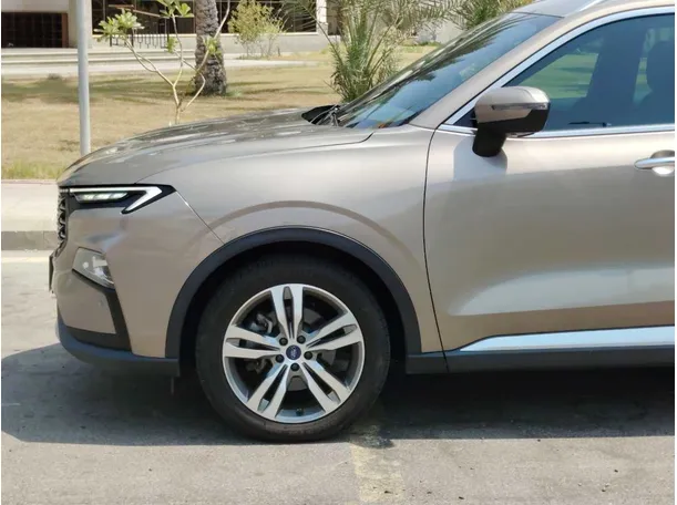 Car image 9