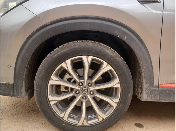 Car image 9