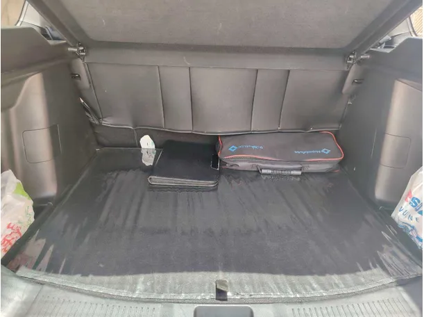 Car image 26