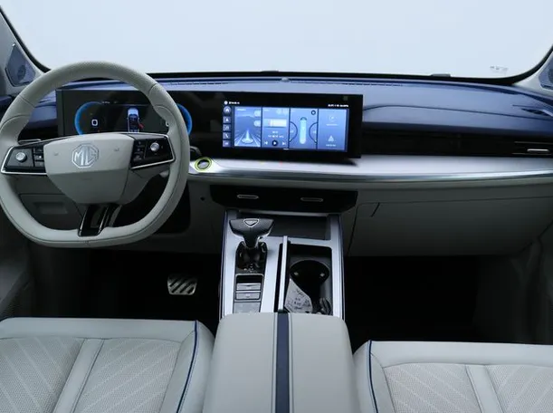 Car image 14