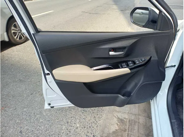 Car image 10