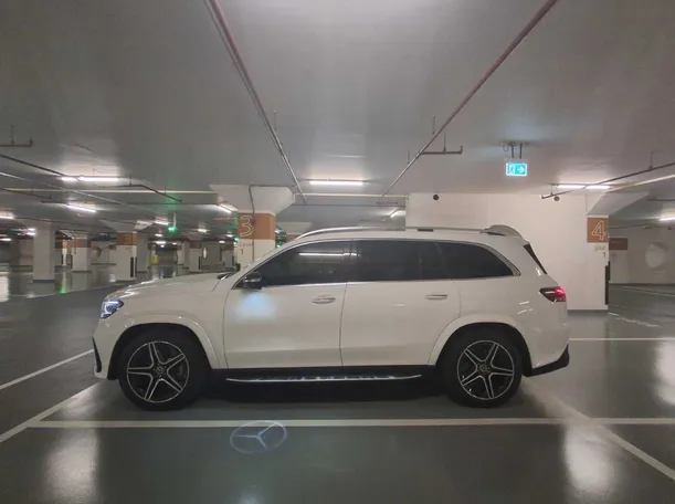 Car image 8