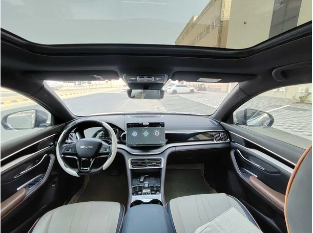 Car image 18