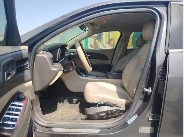 Car image 13