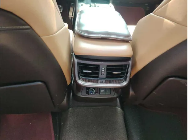 Car image 40
