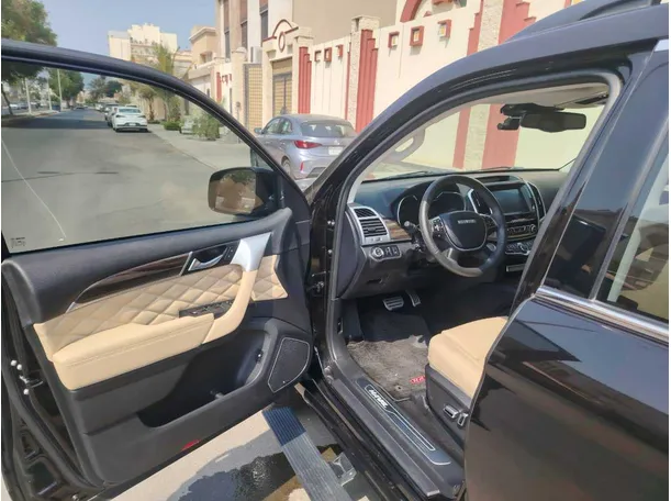 Car image 12