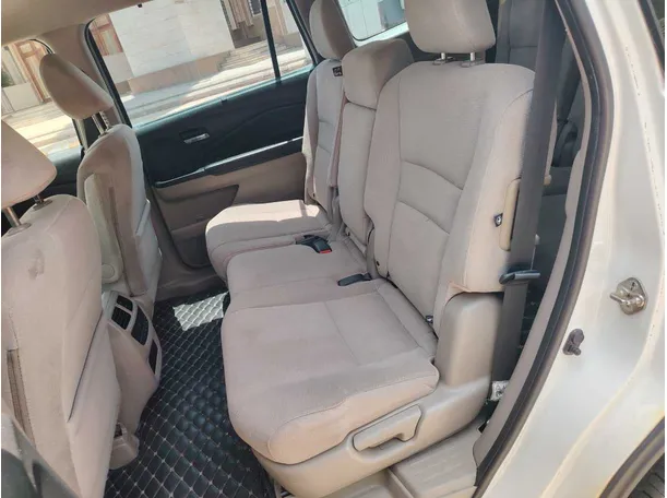 Car image 16