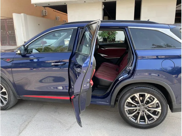Car image 15
