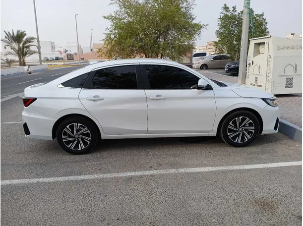 Car image 8