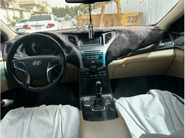 Car image 16