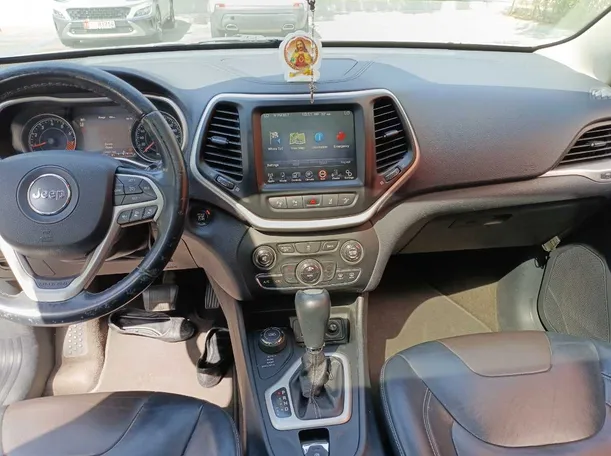 Car image 17
